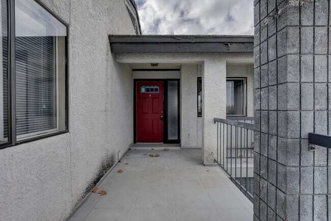 Building Photo - 6120 Antelope Villas Cir