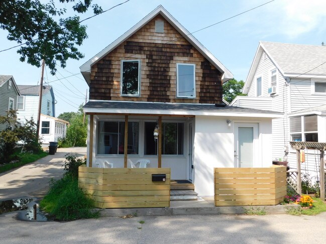 Building Photo - 42 Evergreen Ave