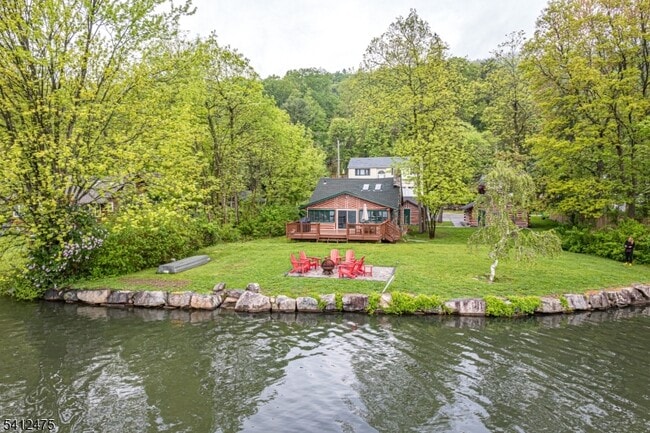 Building Photo - 121 Bearfort Rd