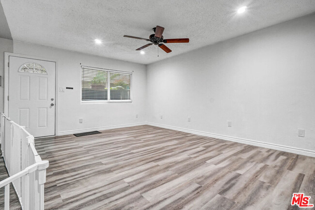 Building Photo - 3265 Santa Fe Ave