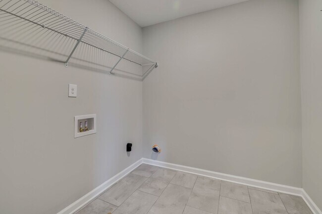 Building Photo - 410 Matthew Ln