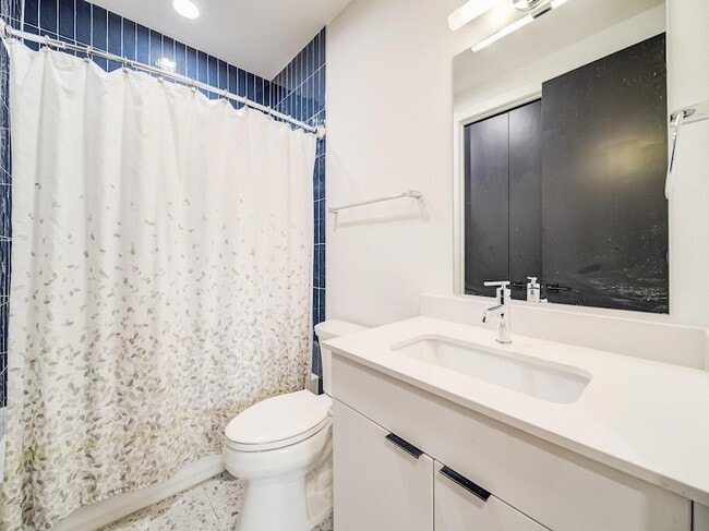 Building Photo - 2916 Hawthorne Ave