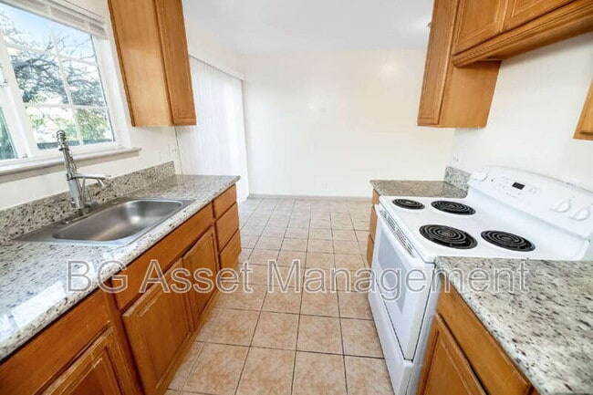 Building Photo - 1640 Barrus Ave