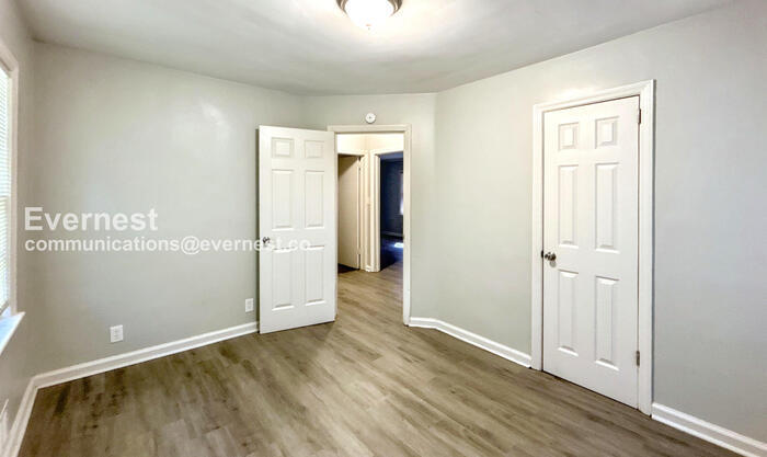 Building Photo - 1964 Laurel Ln