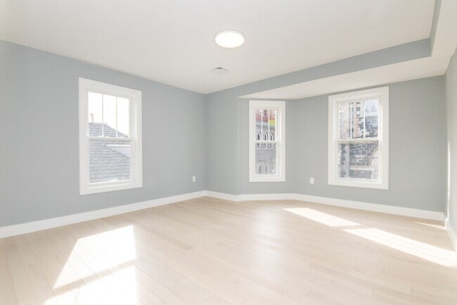 Building Photo - 140 Otis St