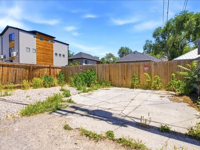 Building Photo - Salt Lake Central: large 3 bedroom, 2 bath + office
