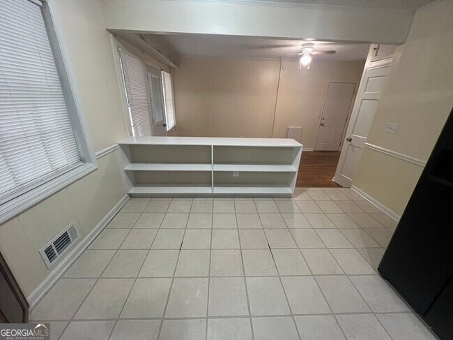 Building Photo - 916 Curry Cir SE
