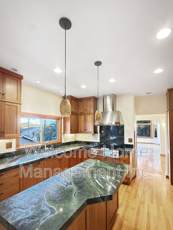 Building Photo - 127 Escobar St