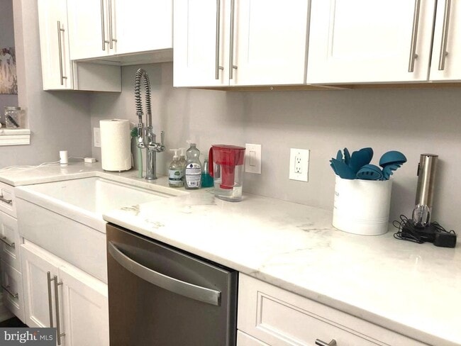 Building Photo - 1600 Arch St