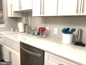 Building Photo - 1600 Arch St