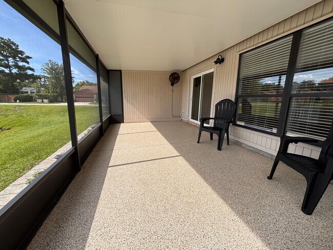 Building Photo - 2 Bed 2 Bath Luxury Waterfront Townhome with Screened Lanai & Garage!
