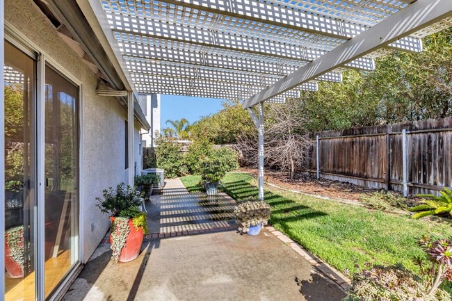 Building Photo - Well Designed Citrus Heights 3bed/2bath home.