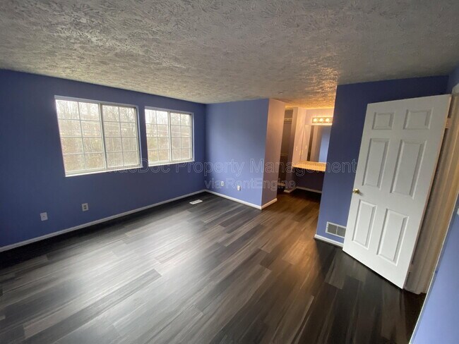 Building Photo - 300 Cross Ridge Ct