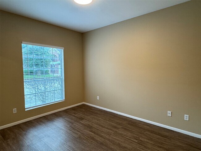 Building Photo - 6500 Harbor Town Dr