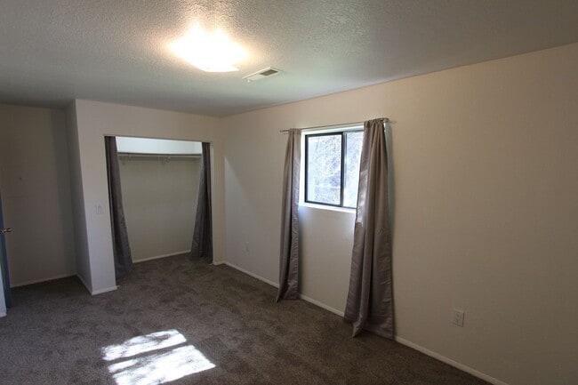 Building Photo - (594) 2905 N. Third Street Unit #3