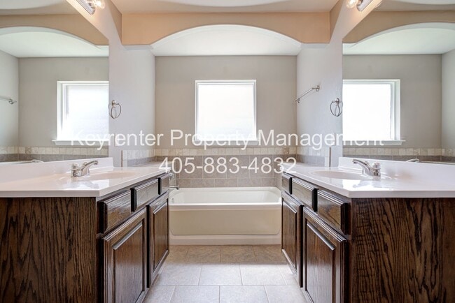 Building Photo - Spacious 4-Bedroom Home with Modern Upgrades & Prime Location