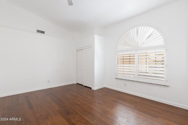 Building Photo - 3350 S Oleander Dr