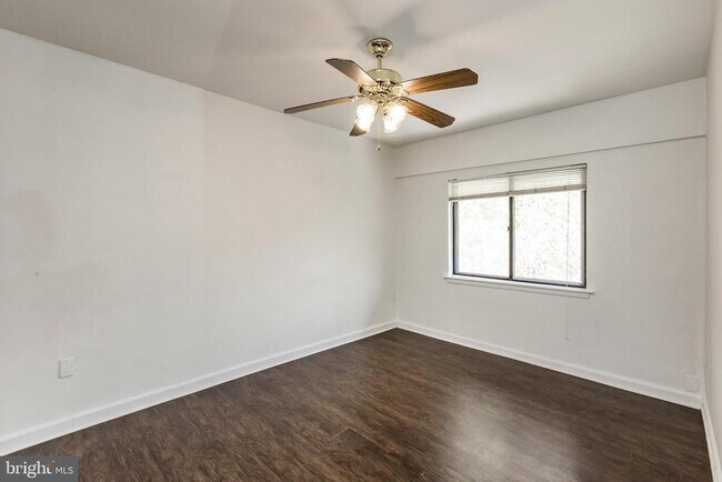 Building Photo - 5438 Ring Dove Ln
