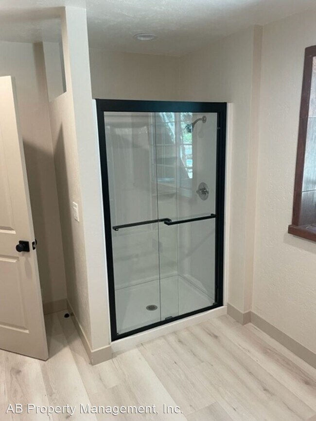 Building Photo - 5 br, 4 bath House - 5650 Hollyberry Lane