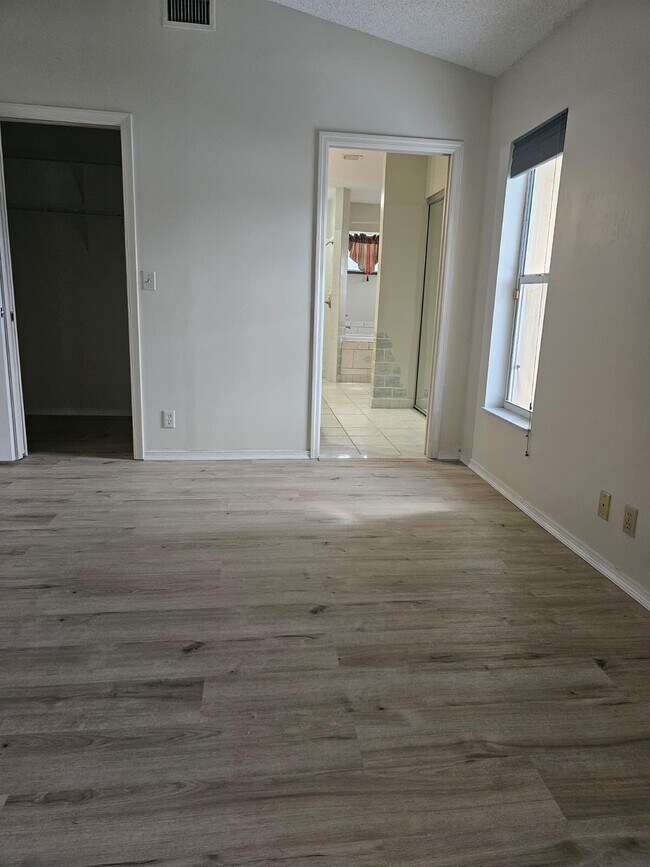 Building Photo - 5220 Rosen Blvd