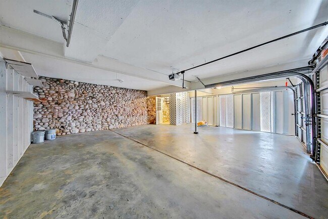 Building Photo - 709 Gale St