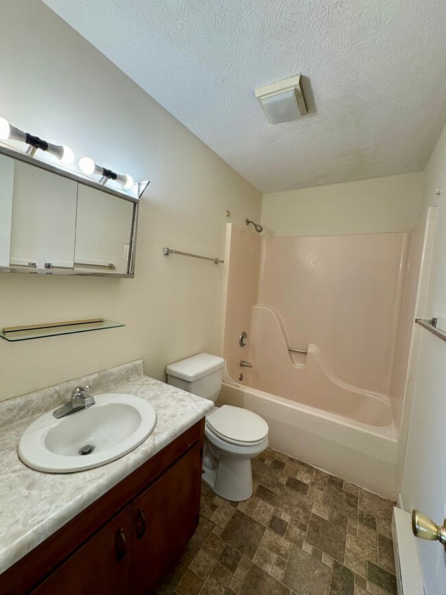 Building Photo - Apartment for Rent