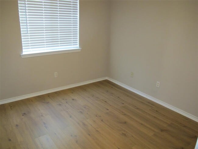 Building Photo - 902 Quartz Ct