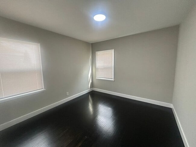 Building Photo - 1323 S Highland Ave