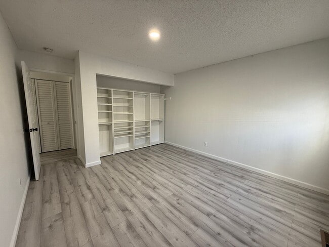 Building Photo - 1028 Bradley Square