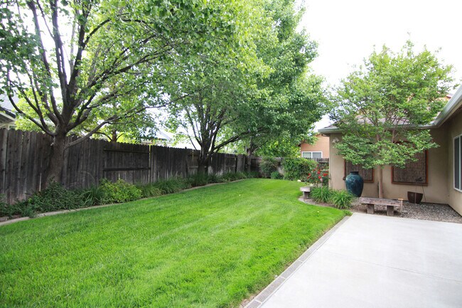 Building Photo - 4 Bedroom Home for Rent in Chico CA | 3 Bathrooms, Fireplace, Yard & Garage