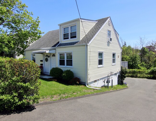 Primary Photo - 261 East Ave