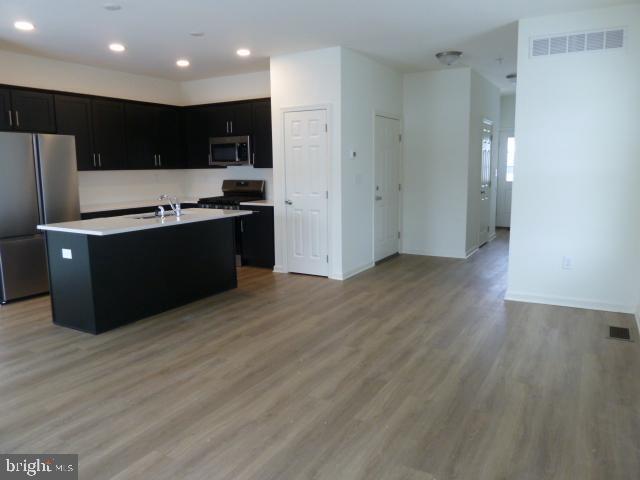 Building Photo - 860 Champions Dr