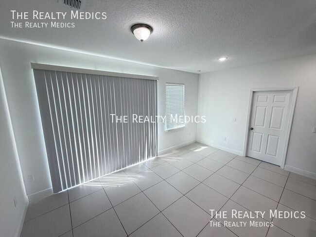 Building Photo - 2481 San Filippo Dr SE