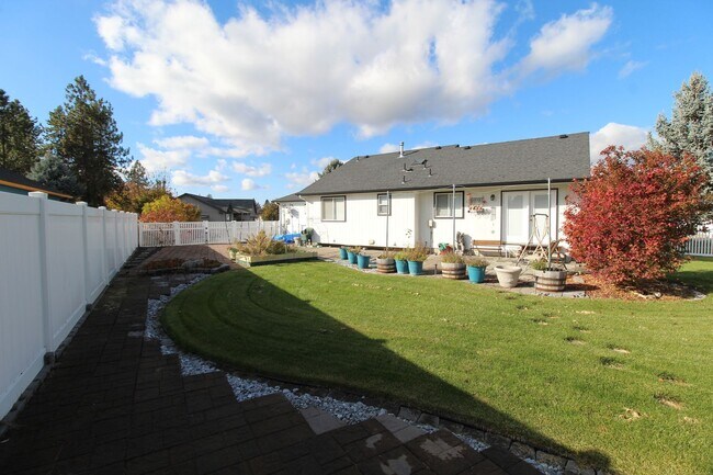 Building Photo - 3922 E Siskin Ln