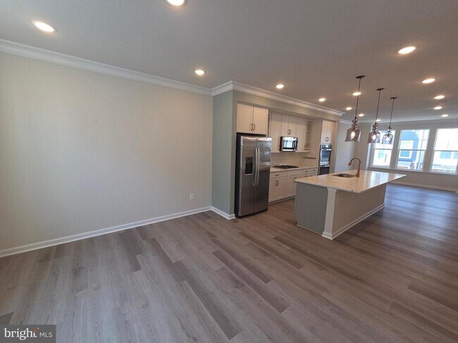 Building Photo - 2558 Hopton Ln