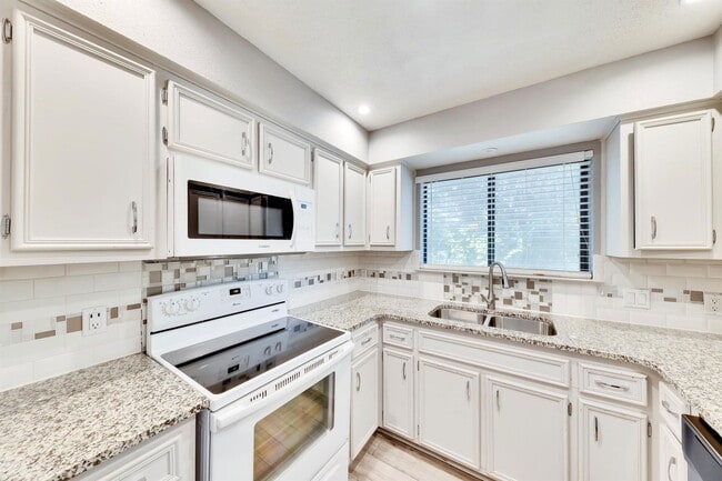 Building Photo - 1207 Gingerlily Cove