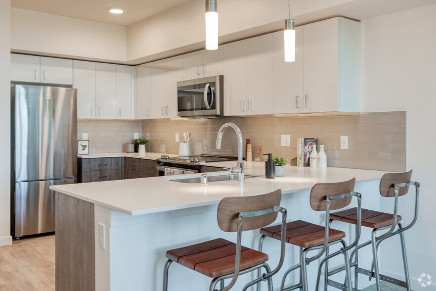 1BR, 1BA - 806SF - Terrace Station Apartments