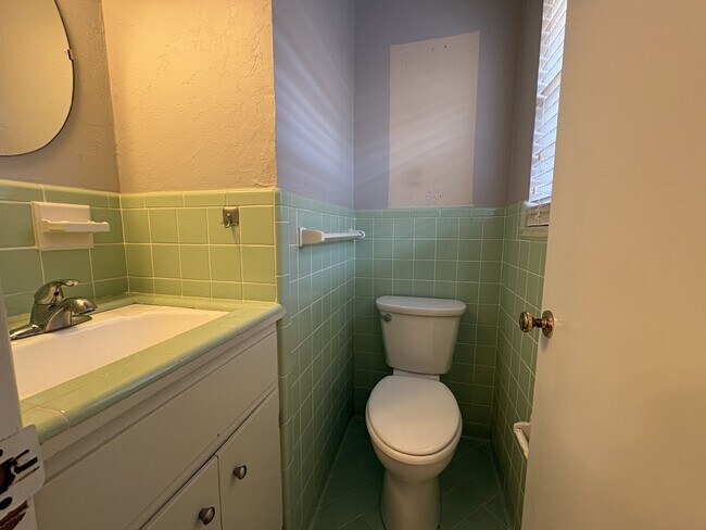 Building Photo - 1428 Avondale Dr