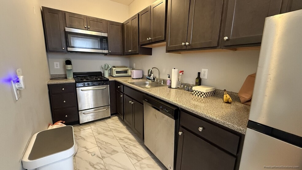 Building Photo - 220 - 236 Kelton St