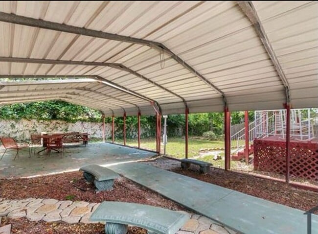 Building Photo - 2970 Armstrong Dr