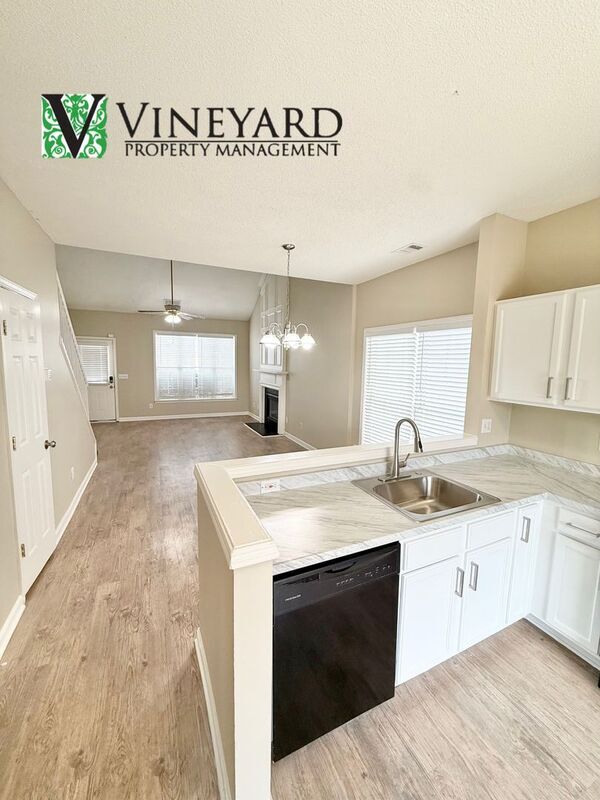 Building Photo - 1609 Heyford Cir NW