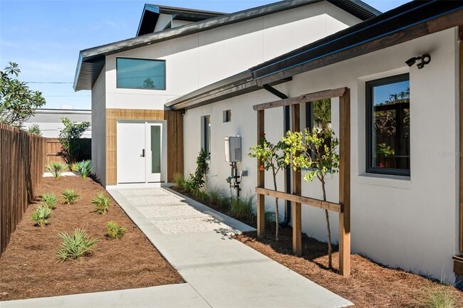 Building Photo - 870 Carver St