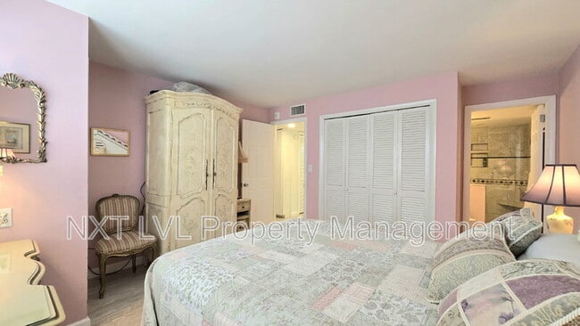 Building Photo - 1065 Gulf Shore Blvd N