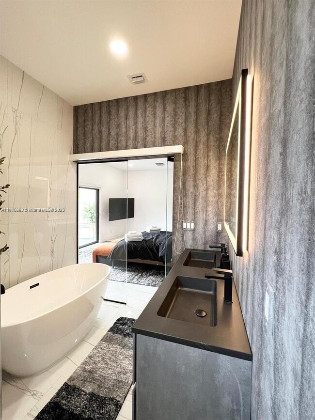 Building Photo - 2150 SW 46th Ct