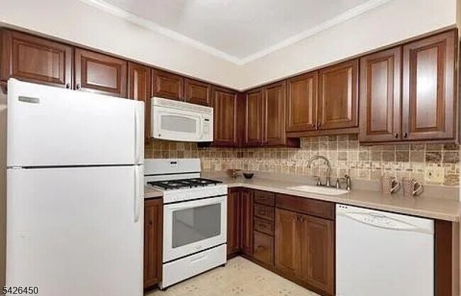 Building Photo - 4 Claremont Pl