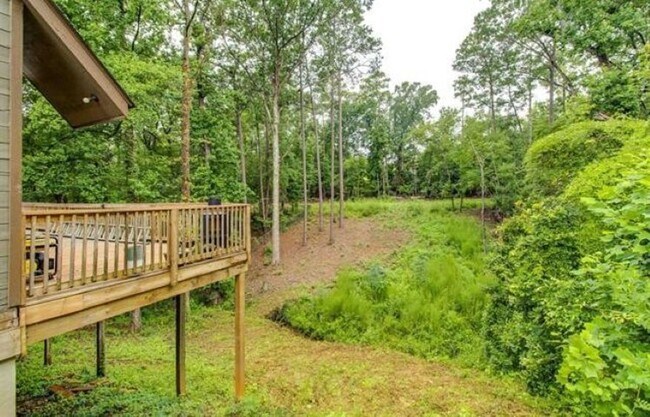 Building Photo - MULTI-LEVEL CONTEMPORARY HOME NEAR THE SALUDA RIVER