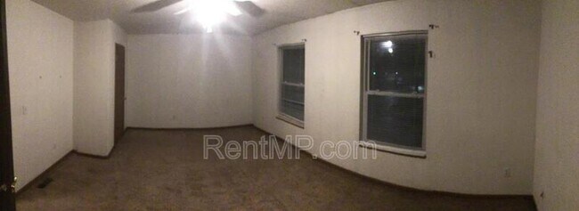 Building Photo - 811 S Main St