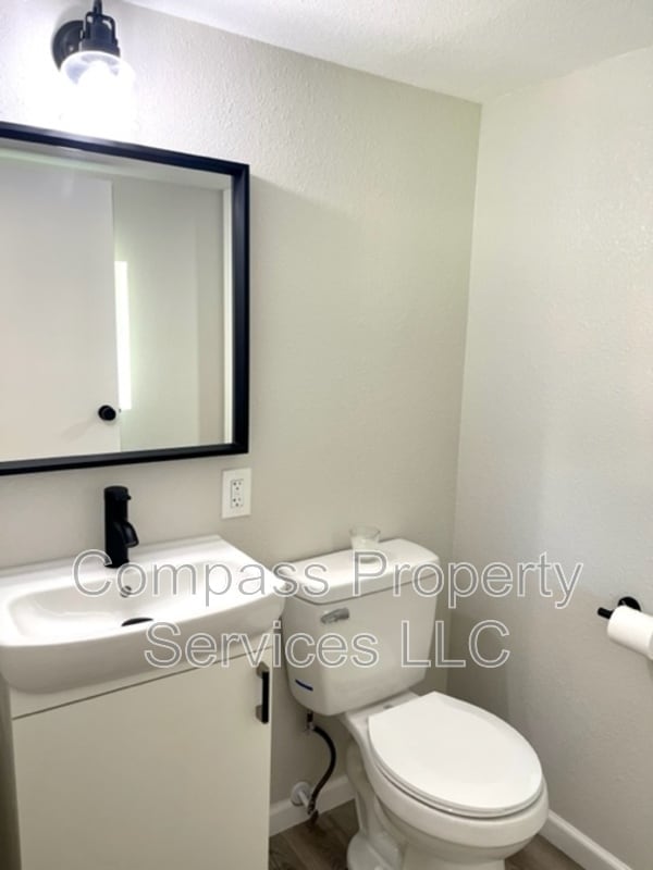 Building Photo - 2321 Glendale Dr