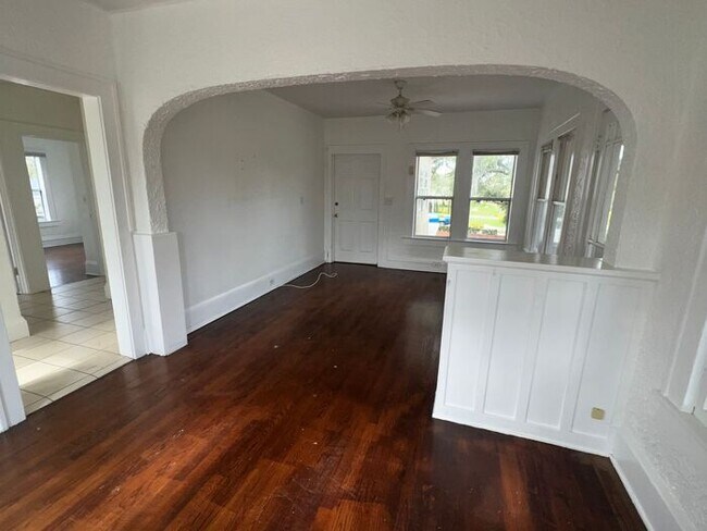 Building Photo - Two bedroom one bath second-floor apartment featuring a huge balcony!