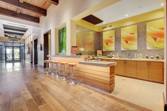 Building Photo - Stunning 3 Bedroom in Skye Canyon Master P...